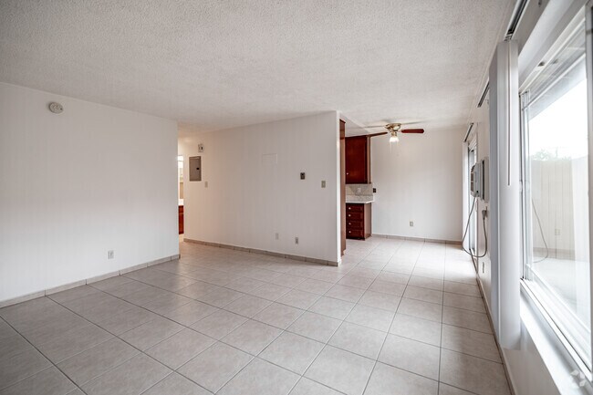 2 habitaciones, 2 baños - 950 pies cuadrados - Dale Terrace