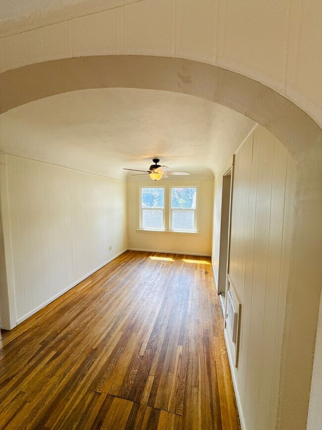 Building Photo - Charming bungalow with off street parking ...