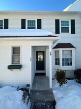 Building Photo - 119 Willow Ct