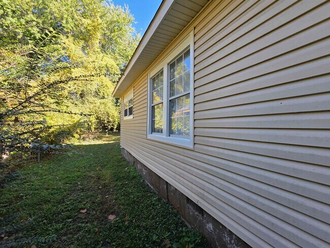 Foto del edificio - 3648 Faxon Ave