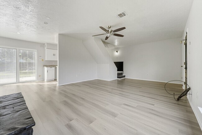 Foto del edificio - 15326 Peachmeadow Ln