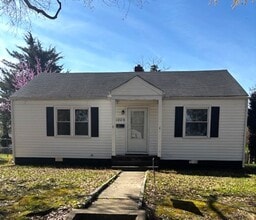 Building Photo - 1009 Fourqurean Ln