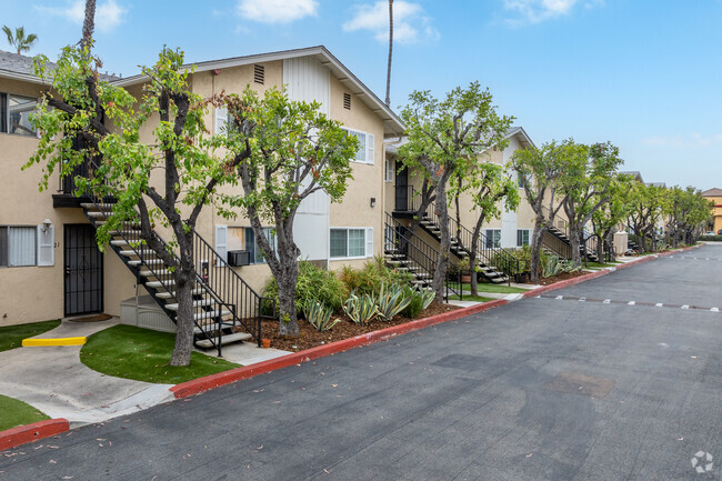 8858 Olive Ln Santee, CA 92071-4140 - The Olive Tree Apartments