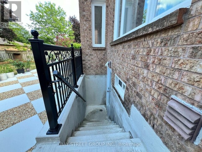 Building Photo - 6 Briardale Pl