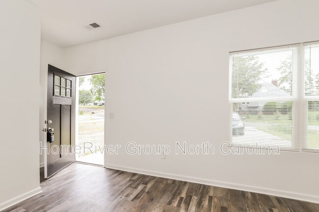 Building Photo - 830 Graylyn Dr