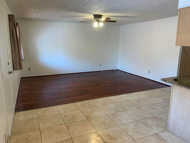 Building Photo - 1056 N 75th Pl
