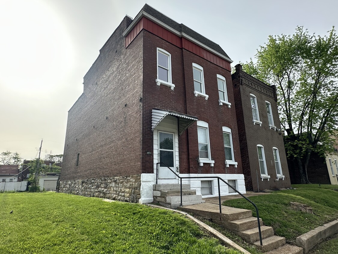 Foto principal - 3726 Iowa Ave