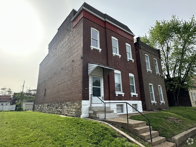 Building Photo - 3726 Iowa Ave