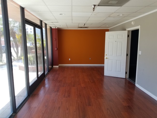 Building Photo - 1335 N La Brea Ave