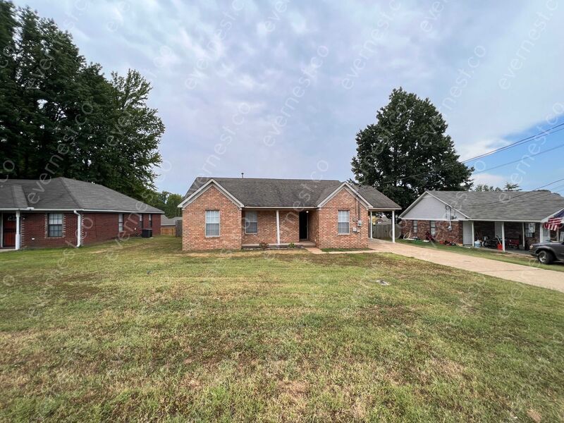 Primary Photo - 109 Laurel Ln