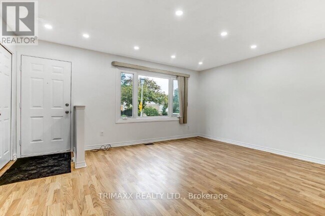 Building Photo - 5 Aldersbrook Crescent
