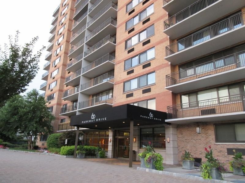 Foto principal - 60 Parkway Dr