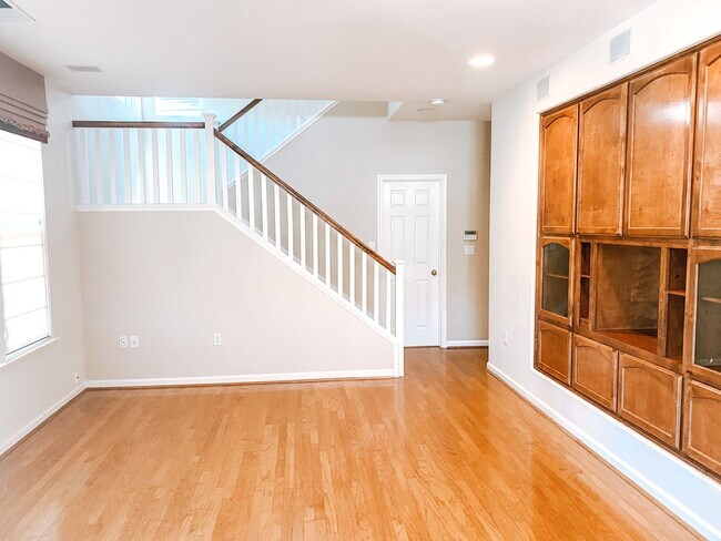 Building Photo - Executive Home in Dublin Available!