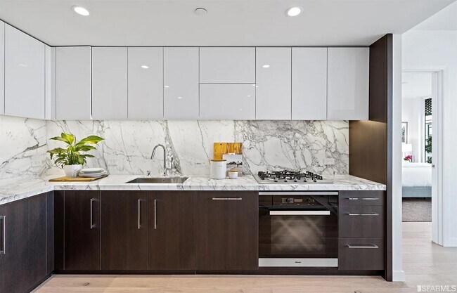 Kitchen- brand new appliances - 3131 Pierce St