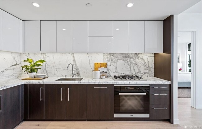 Kitchen- brand new appliances - 3131 Pierce St