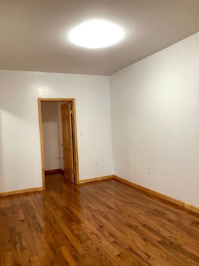 Foto del edificio - 1657 W 9th St