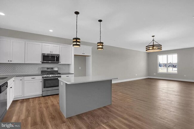 Building Photo - 121 Despina Dr