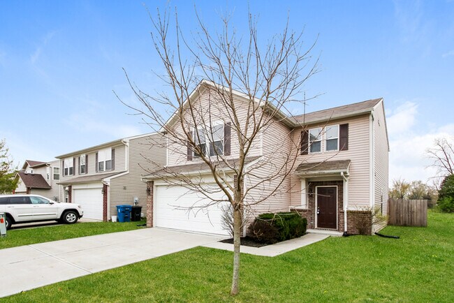 Building Photo - Half Off 2nd month's rent if move in by 12...