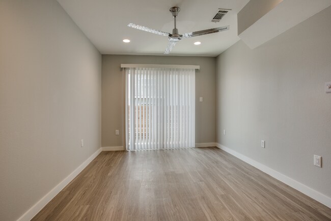 Foto del edificio - 3328 Cedarplaza Ln