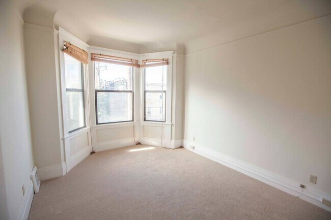 Building Photo - 422