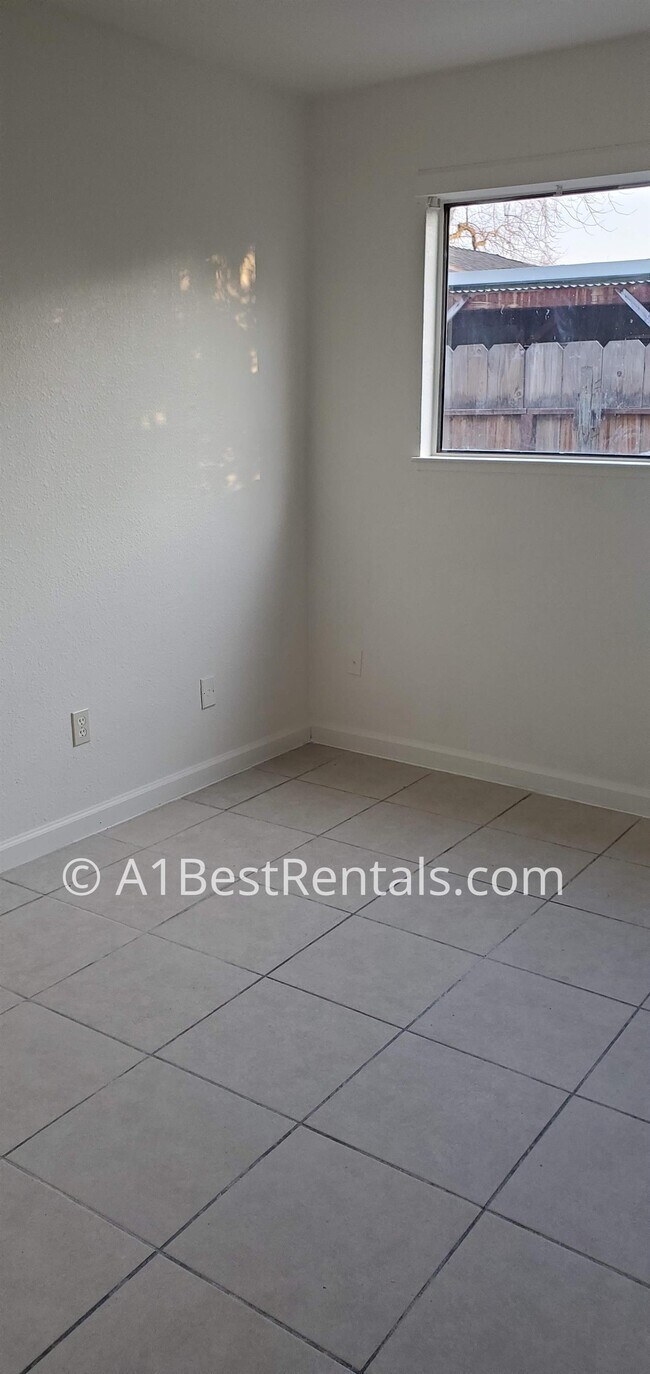 Building Photo - 233 Carmillita Way