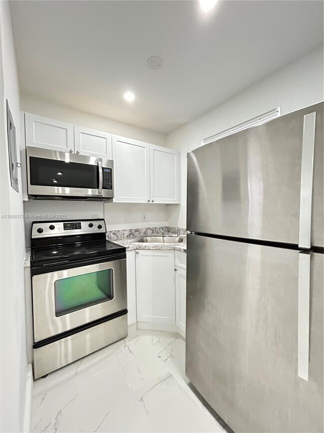 Foto del edificio - 6950 NW 8th Ave