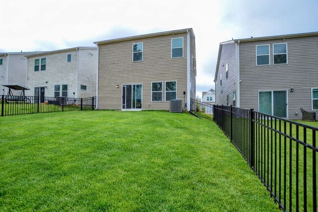 Building Photo - Modern Comfort, Flexible Living, Tailored for You 3 Bedrooms | 2.5 Bathrooms 530 Palmarosa Street...