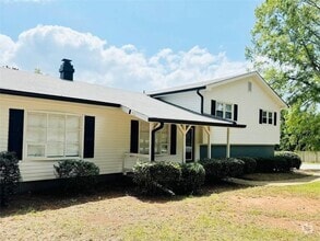 Building Photo - 1372 Bennett Rd