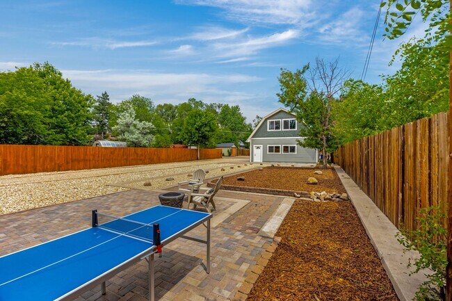 Foto del edificio - Stylish Ivy Wild 1-Bedroom with Heated Floors & Private Garage