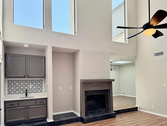 Building Photo - 30 Casa Verde St