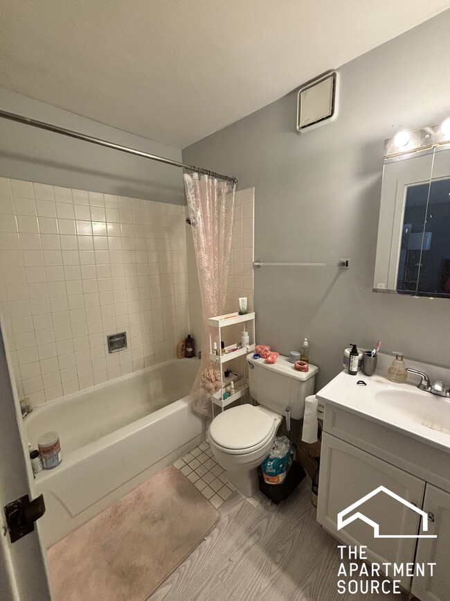 Foto del edificio - 33 W Delaware Pl