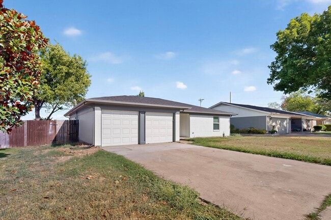 Building Photo - 5704 Newman Dr