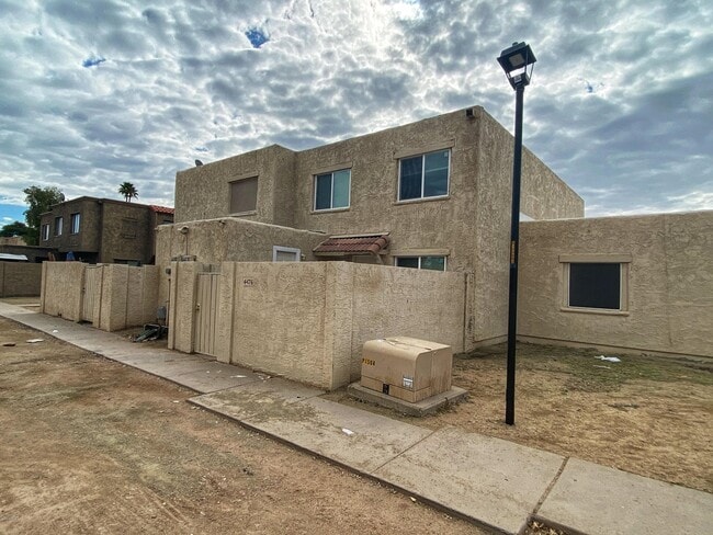 Building Photo - 4476 E Pueblo Ave