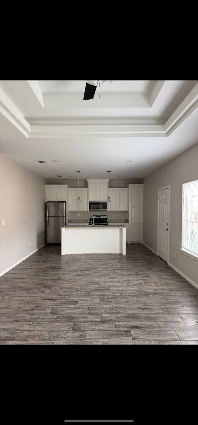 Building Photo - 1408 Vani Dr