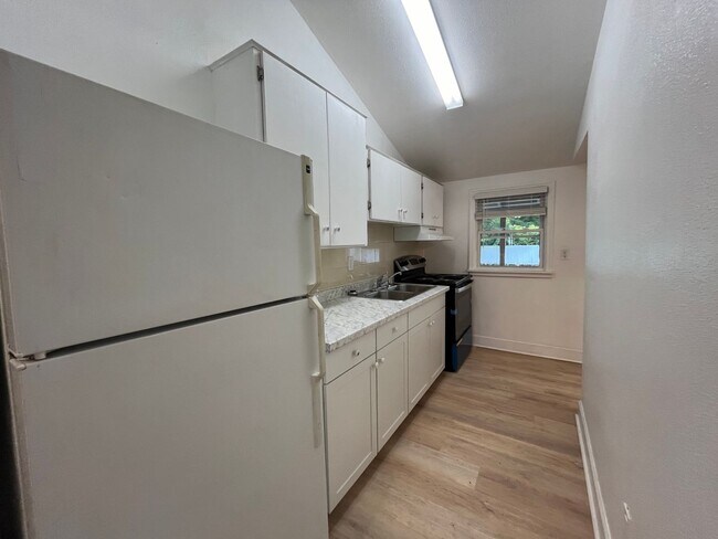 Foto del edificio - Cute 3 bedroom, 1 bath home with large fen...