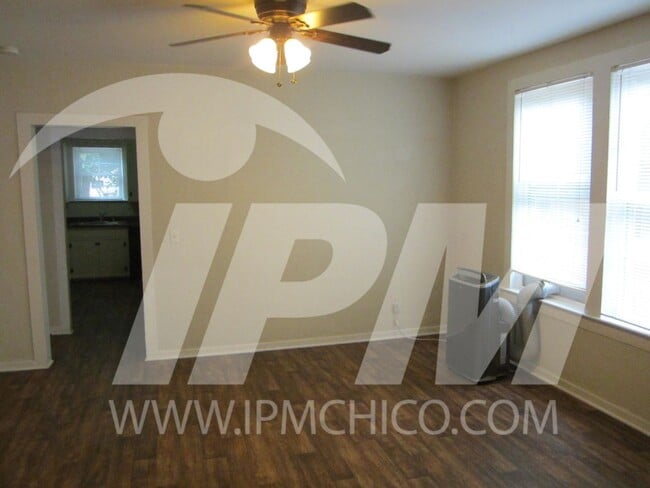 Foto del edificio - Classic 3 bedroom 2 bathroom home!