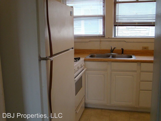 Building Photo - 2 br, 1 bath Apartment - 638-23rd Ave.