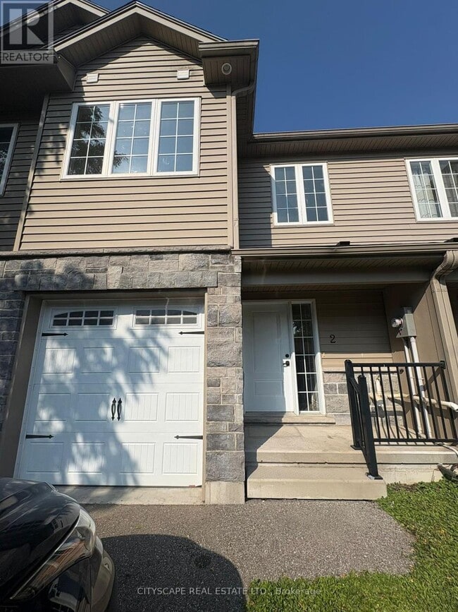Building Photo - 10-10 Dufferin St
