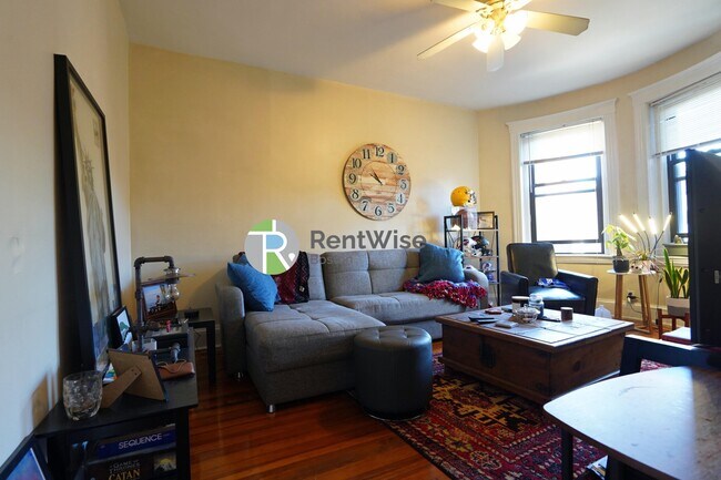 Foto del edificio - 1379 Commonwealth Ave