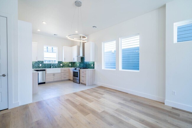 Building Photo - Beautiful New Construction Home in Edmond/...