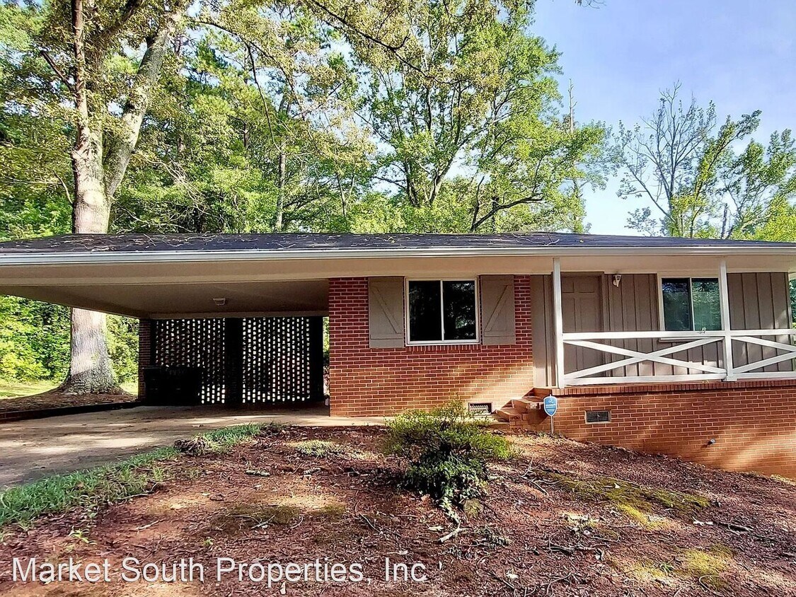 5 br, 3 bath House 217 HILLANDALE DRIVE House Rental in Griffin, GA