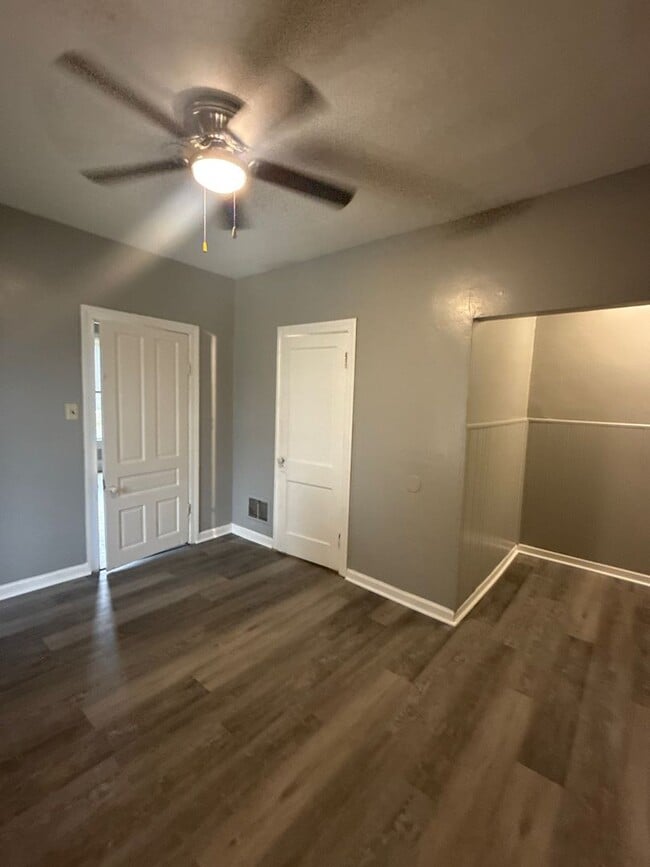 Foto del edificio - 26 E Main St