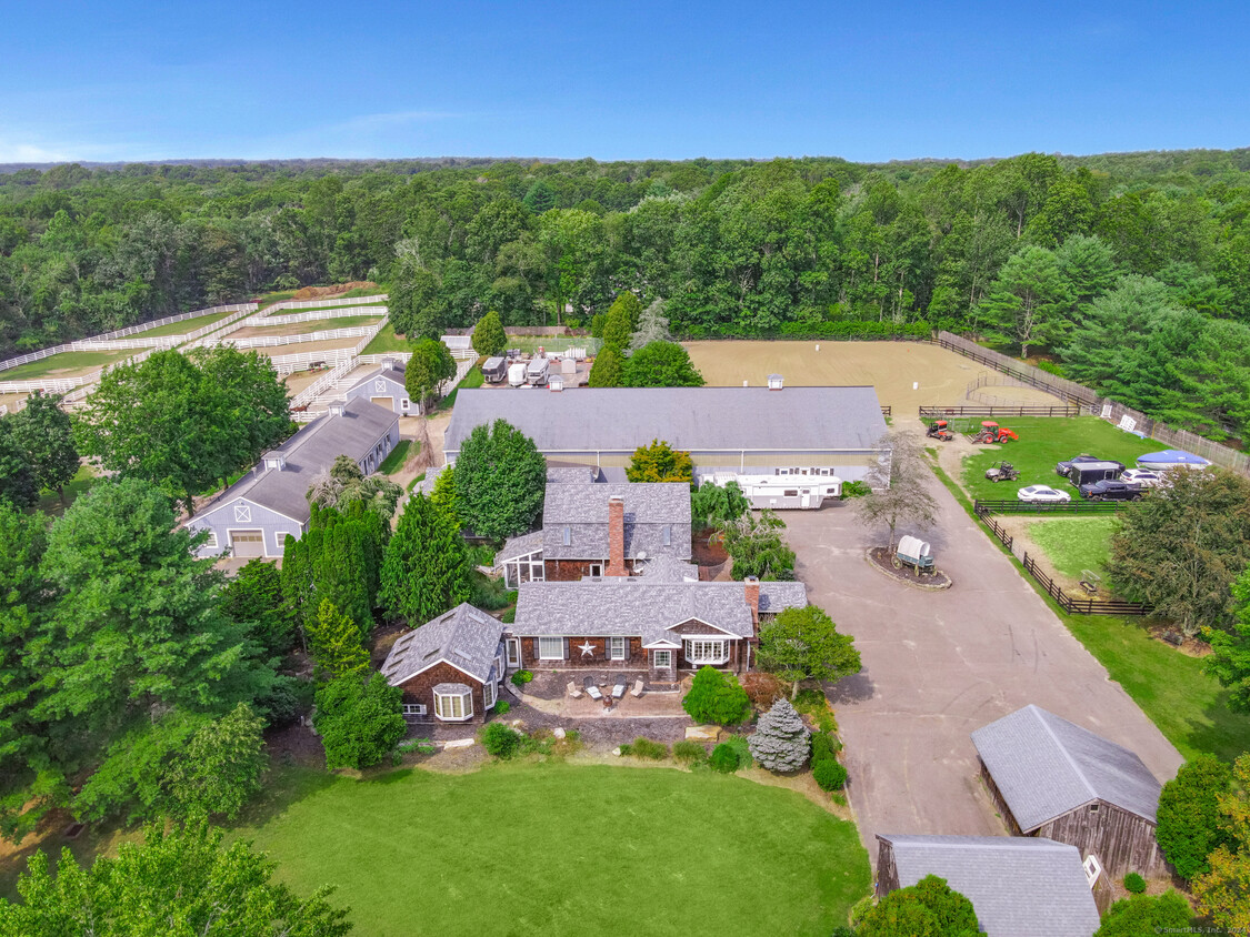 Foto principal - 558 N Roast Meat Hill Rd