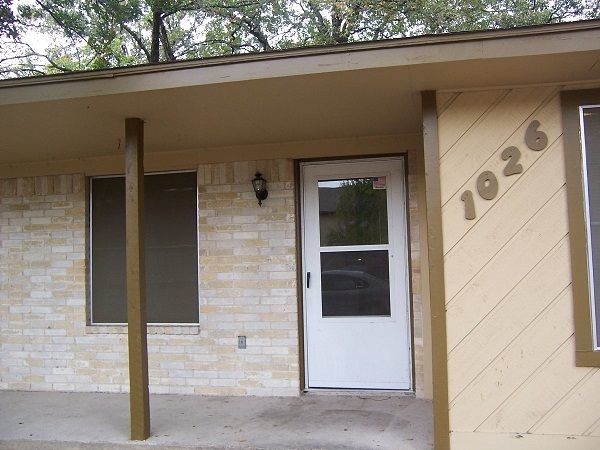 Primary Photo - 1024 Navarro Dr