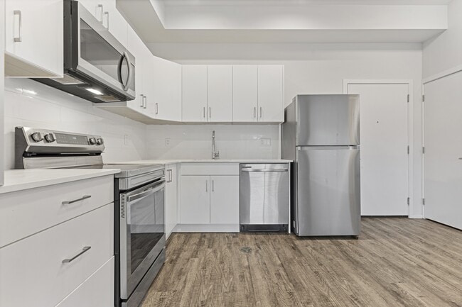 Photo du bâtiment - 46060-46060 Mellard Ave