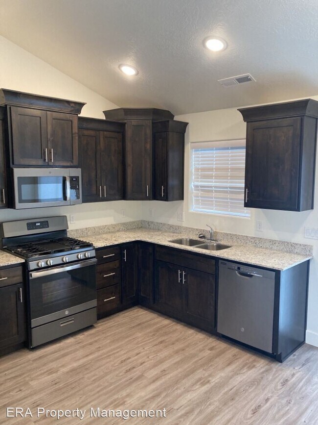 Building Photo - 2 br, 1 bath House - 2334 N 450 W