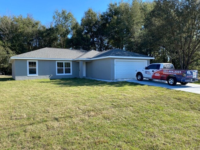 Building Photo - Custom Home - Desirable SE Ocala Neighborhood 3/2/2 **Won't Last**
