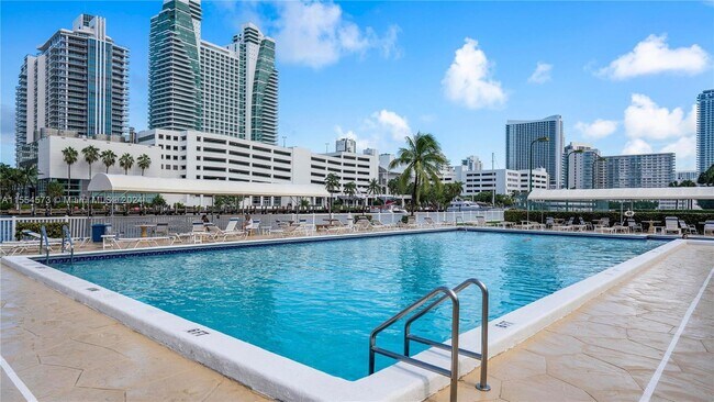 Foto del edificio - 600 Parkview Dr