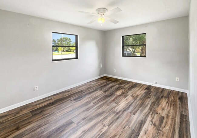 Foto del edificio - 216 Blairmore Blvd