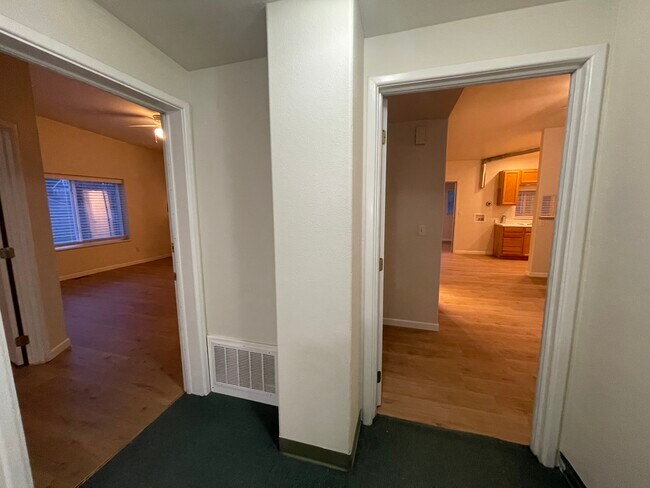 Foto del edificio - 6323 6th Ave NE